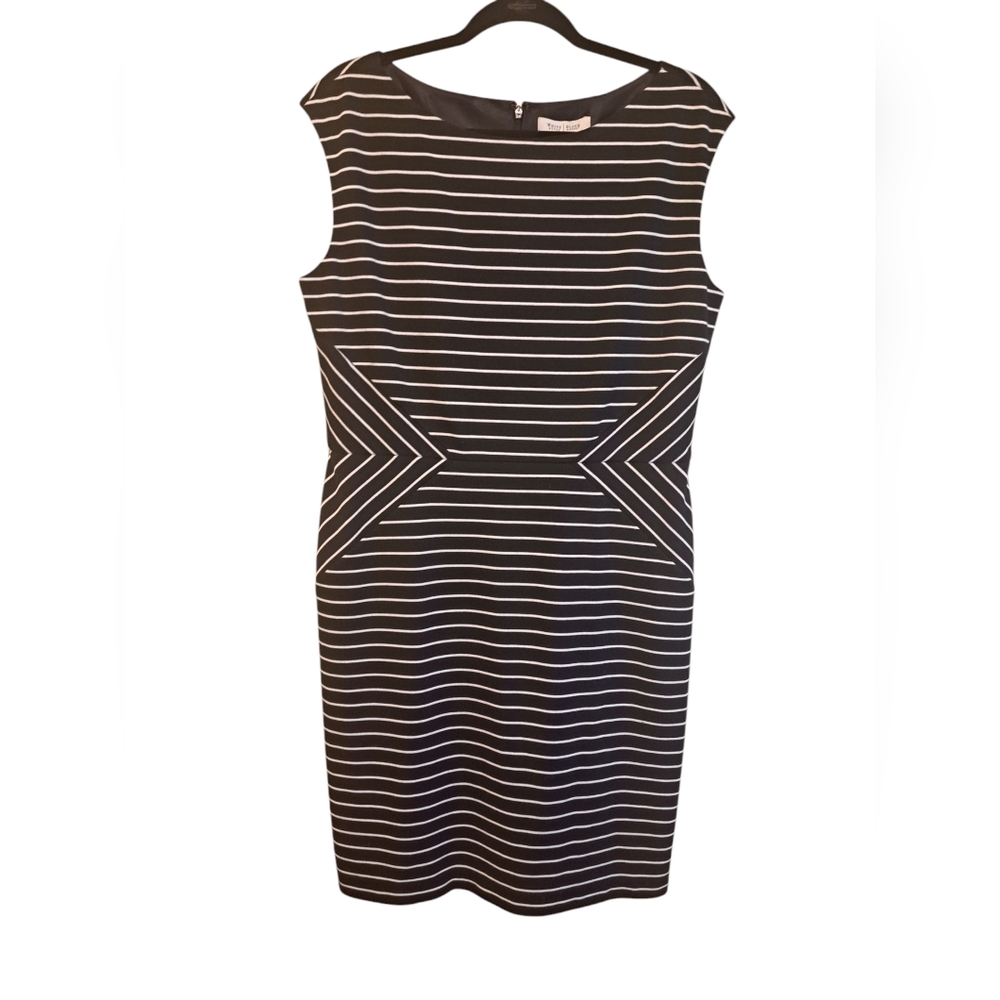 White House Black Market Black and White Sheath Dress